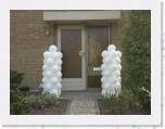 witte pilaren ong. 1.50 m. * 640 x 480 * (144KB)
